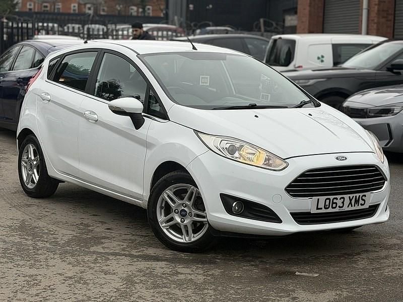 Used Ford Fiesta Zetec 100 HP (73 kW) 2014 White Hatchback