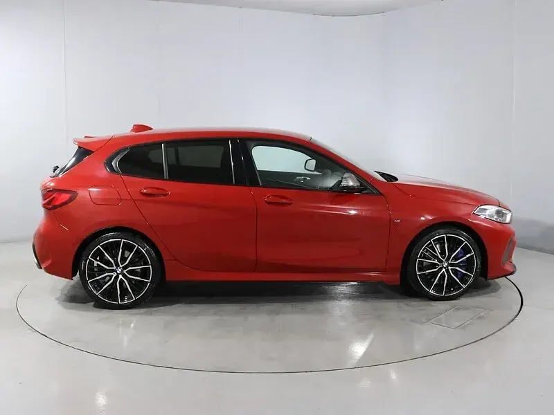Usado BMW M135 M Sport 306 CV (225 kW) 2020 Rojo Utilitario