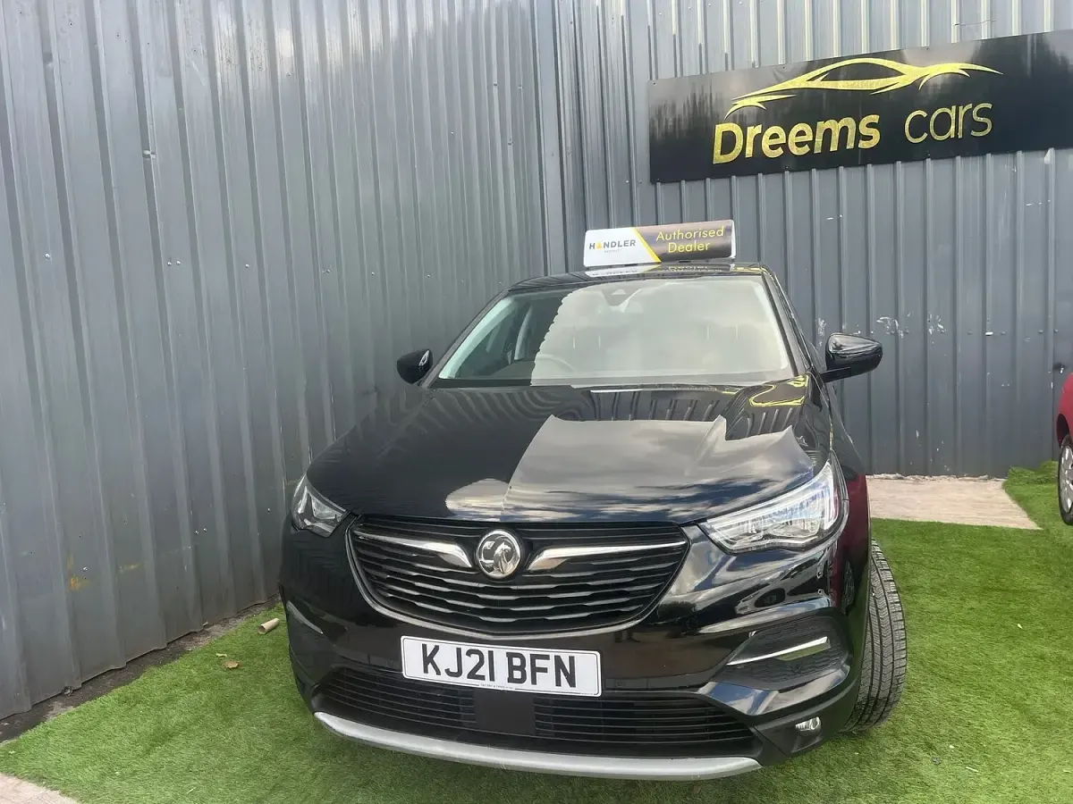 Used Vauxhall Grandland X SRi 130 HP (95 kW) 2021 Black SUV