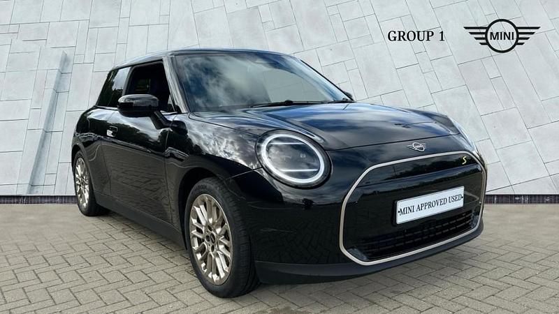 Black Used 2024 Mini Cooper SE Hatch Hatchback | £25,995 - Image 1/4
