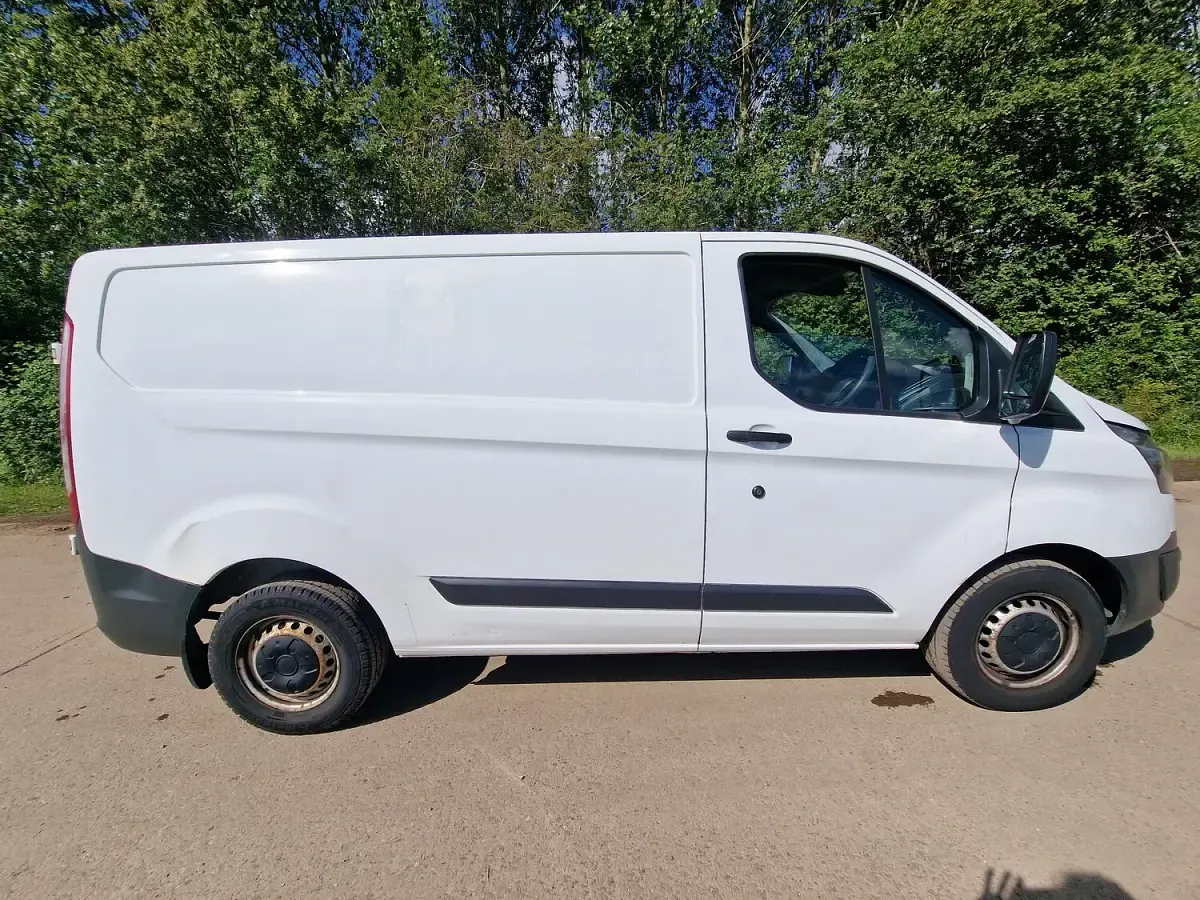 Used Ford Transit Custom 105 HP (77 kW) 2018 White Van