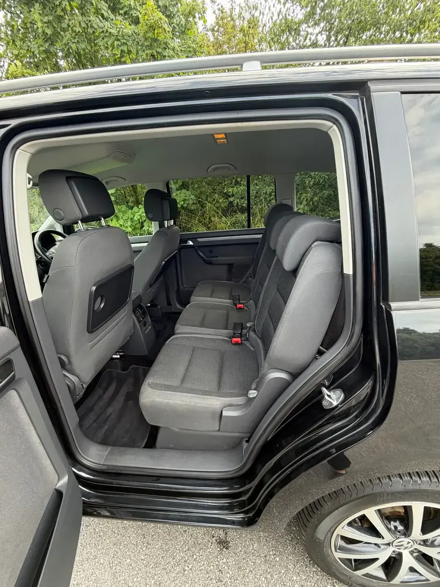 Used VW Touran SE 138 HP (101 kW) 2014 Black MPV