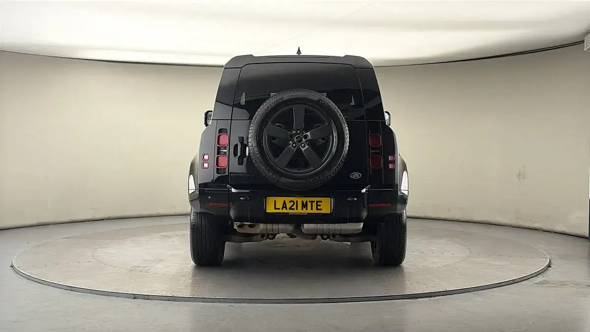 Used Land Rover Defender HSE Dynamic 250 HP (183 kW) 2021 Santorini black SUV