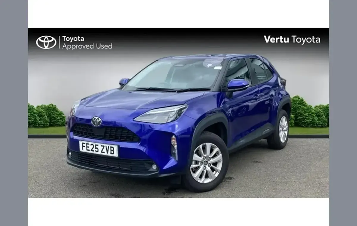 Used Toyota Yaris Cross 113 HP (83 kW) 2025 Blue SUV