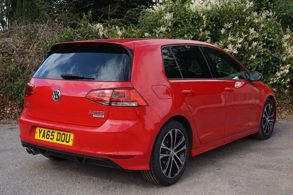 Used VW Golf VII R-line 2015 Red Hatchback