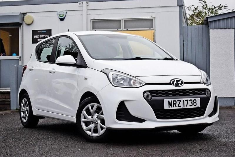Used Hyundai i10 SE 66 HP (48 kW) 2017 White Hatchback