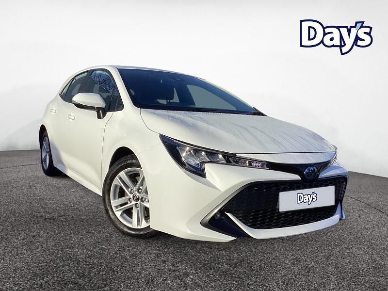 Used Toyota Corolla 184 HP (135 kW) 2022 White Hatchback