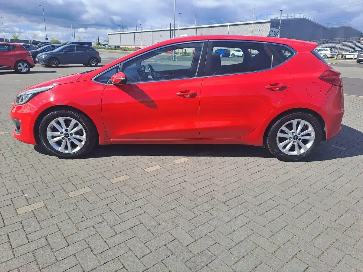 Used Kia Ceed 126 HP (92 kW) 2015 Red Hatchback