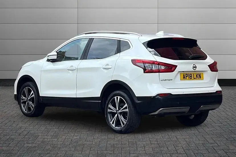 Used Nissan Qashqai N-Connecta 115 HP (84 kW) 2018 Storm white SUV