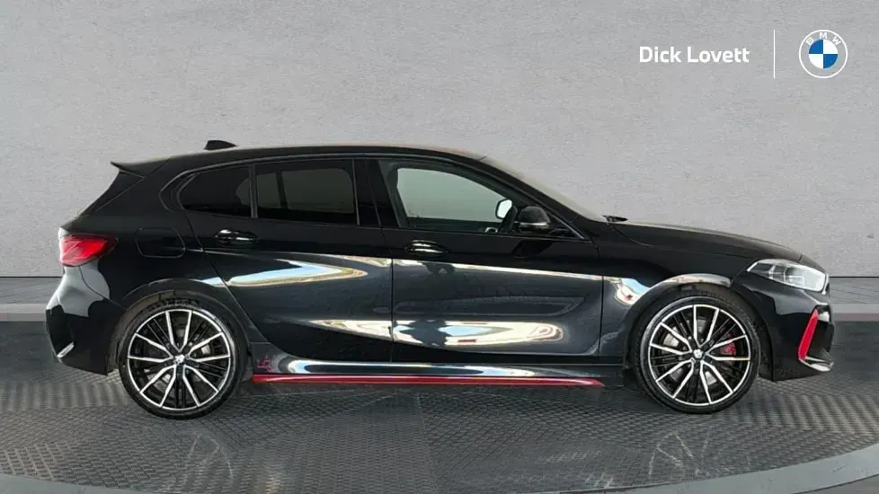 Begagnad BMW 128 Shadowline 261 HK (191 kW) 2023 Svart Halvkombi