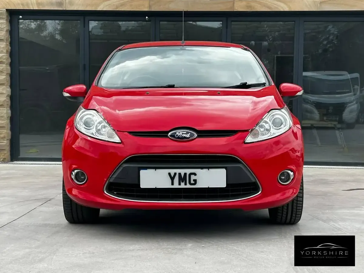 Used Ford Fiesta Zetec 96 HP (70 kW) 2012 Red Hatchback