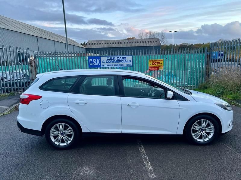 Used Ford Focus 115 HP (84 kW) 2014 White Estate