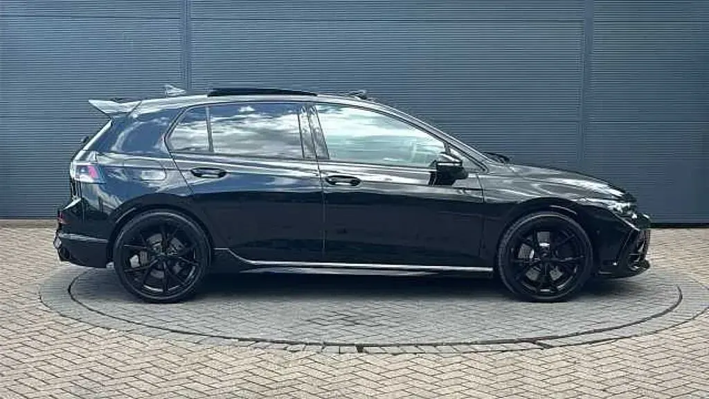 Used VW Golf VIII 333 HP (244 kW) 2025