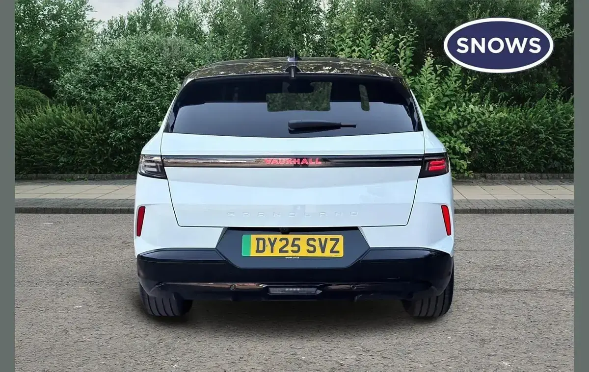 Used Vauxhall Grandland 156 kW (213 HP) 2025 White SUV