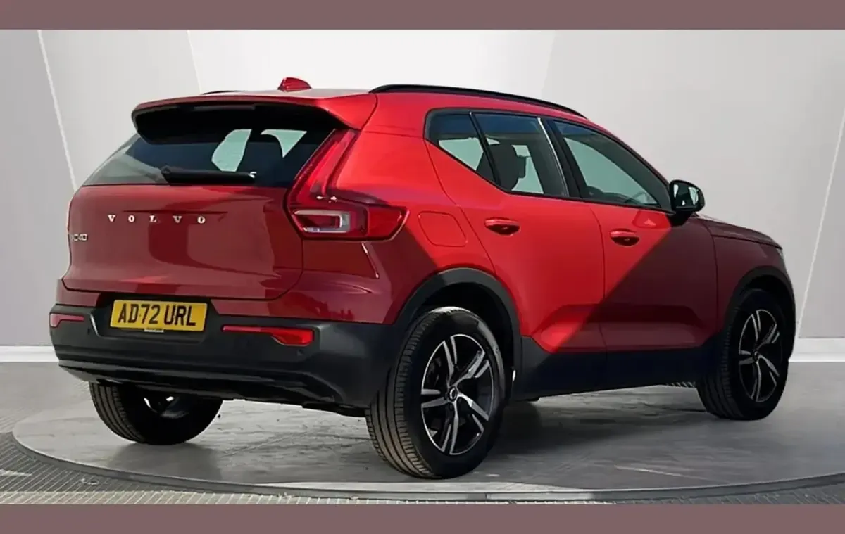 Used Volvo XC40 Plus 161 HP (118 kW) 2022 Red SUV