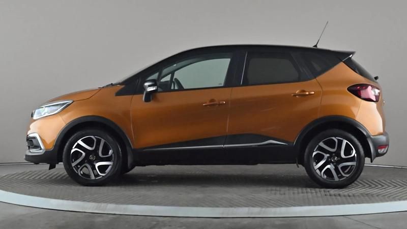 Used Renault Captur Iconic 90 HP (66 kW) 2019 Orange/black SUV