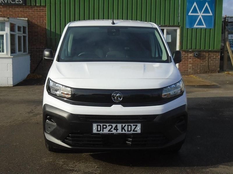 Used Vauxhall Combo 100 HP (73 kW) 2024 White MPV
