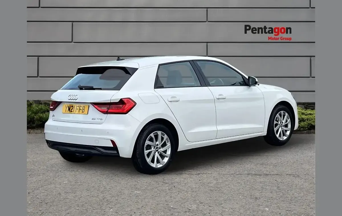 Used Audi A1 Sport 94 HP (69 kW) 2021 White SUV