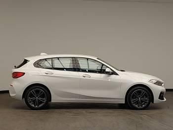 Used BMW 118 Sport Line 136 HP (100 kW) 2022 White Hatchback