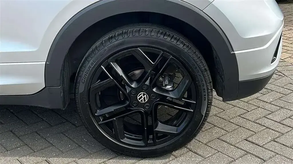 Usado VW T-Cross Black Edition 115 HP (84 kW) 2025 Prateado SUV