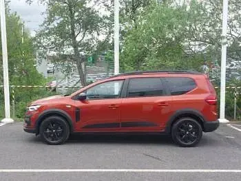 Usado Dacia Jogger Extreme 109 CV (80 kW) 2022 Marrón Monovolumen