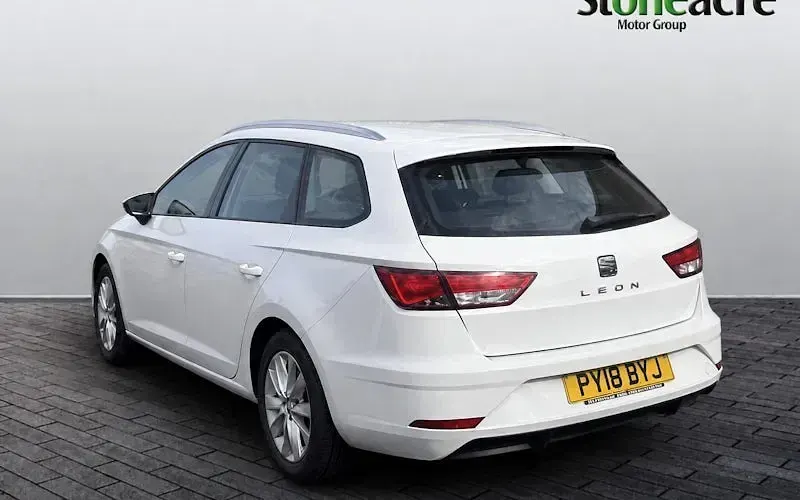 Used Seat Leon Ecomotive 116 HP (85 kW) 2018 White Estate