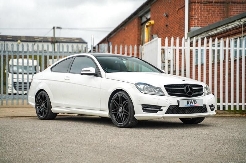 Used Mercedes C220 AMG 170 HP (125 kW) 2012 White Coupe