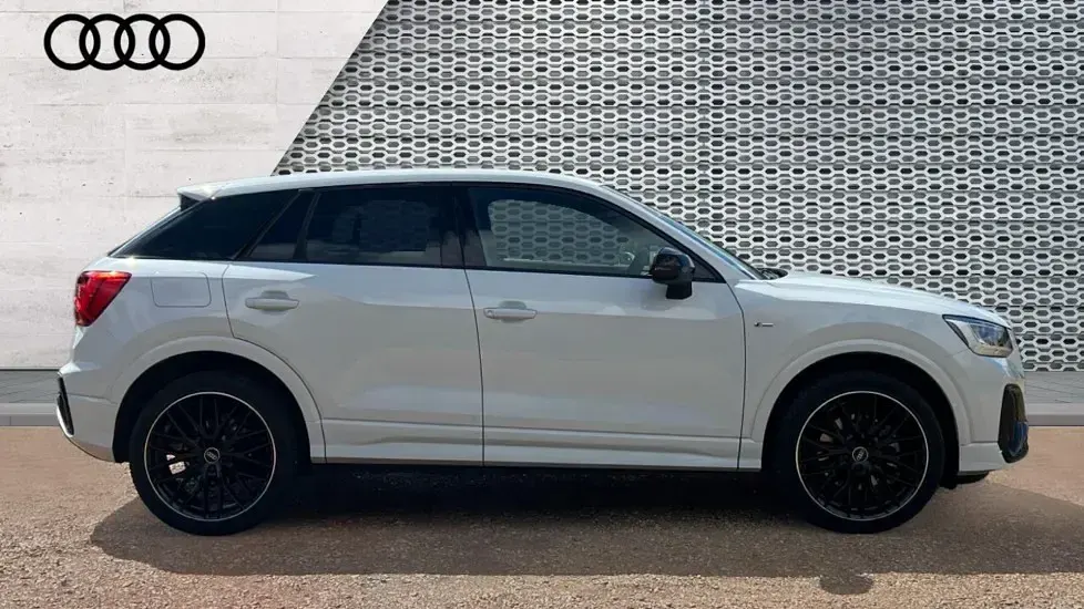 Used Audi Q2 Black Edition 150 HP (110 kW) 2025 White SUV