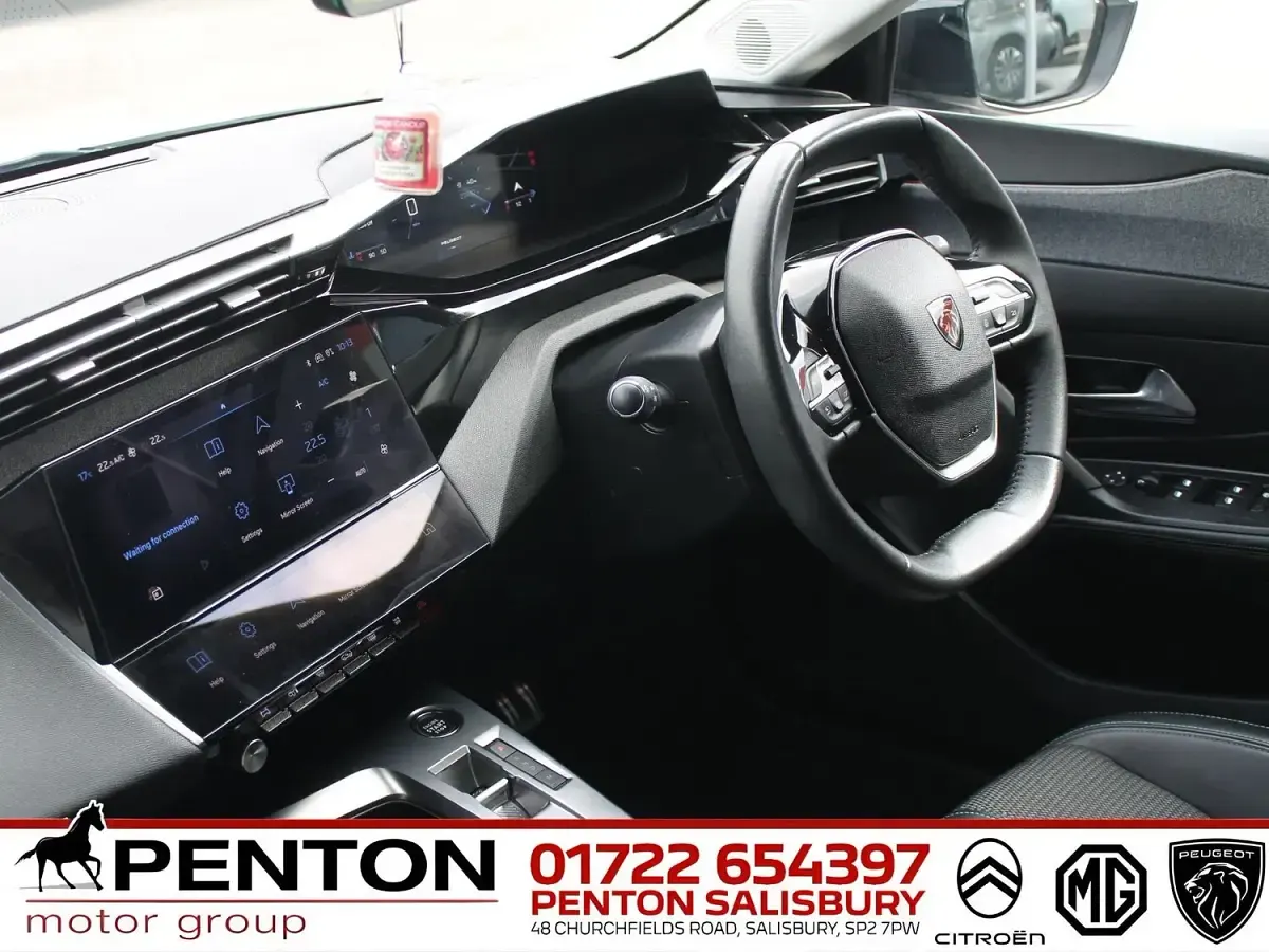 Used Peugeot 308 Allure 130 HP (95 kW) 2022 White Hatchback