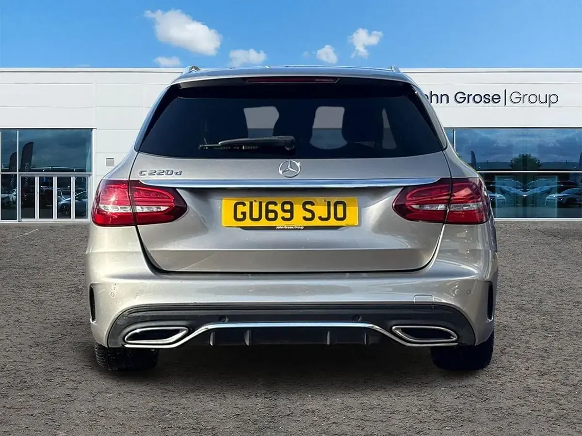 Usado Mercedes C220 AMG line 2019 Prateado Carrinha