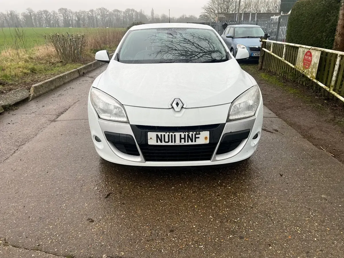 Used Renault Mégane Coupé Dynamique 2011 White Coupe