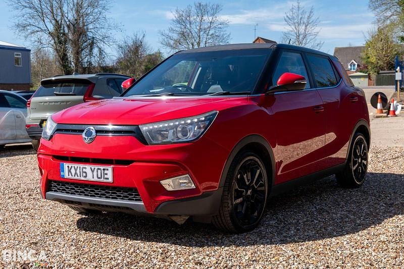 Used SsangYong Tivoli 115 HP (84 kW) 2016 Red SUV