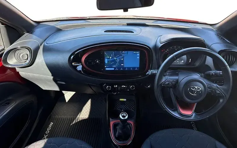 Used Toyota Aygo X 72 HP (52 kW) 2023 Red SUV