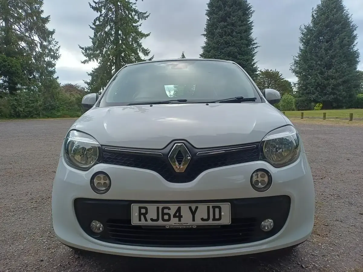 Used Renault Twingo Dynamique 70 HP (51 kW) 2015 White Hatchback