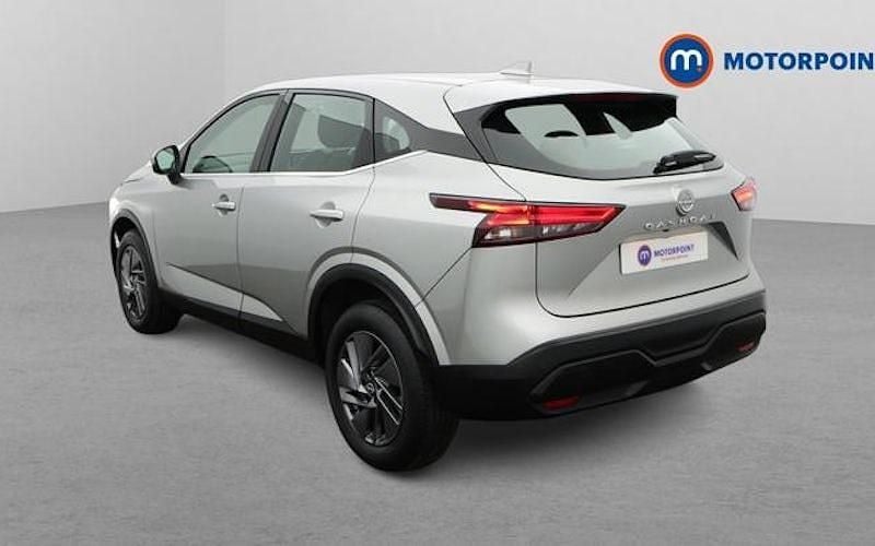 Used Nissan Qashqai Acenta Premium 140 HP (102 kW) 2022 Silver SUV
