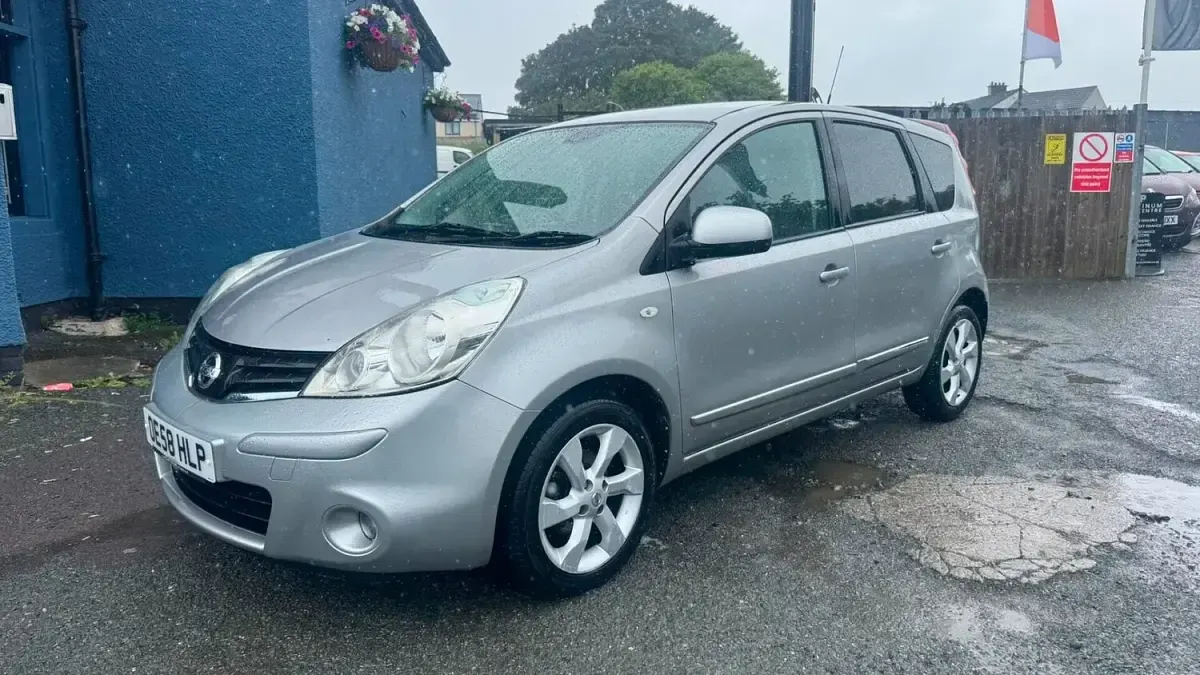 Used Nissan Note Tekna 110 HP (80 kW) 2009 Silver Hatchback