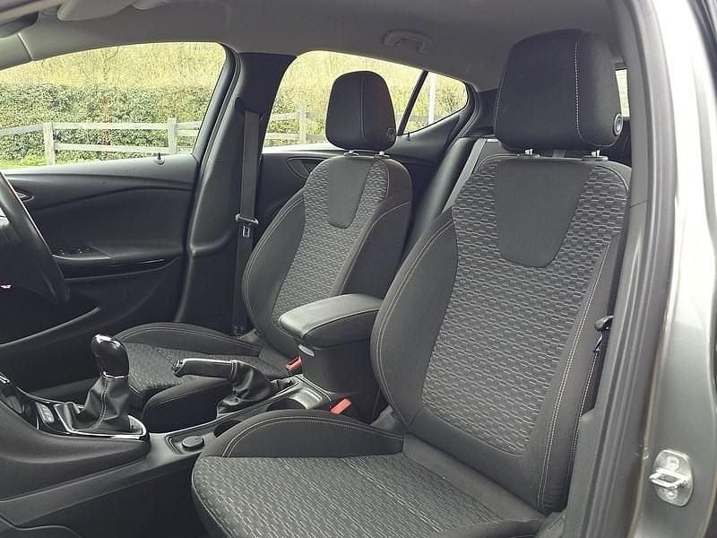 Used Vauxhall Astra SRi 150 HP (110 kW) 2019 Grey Hatchback