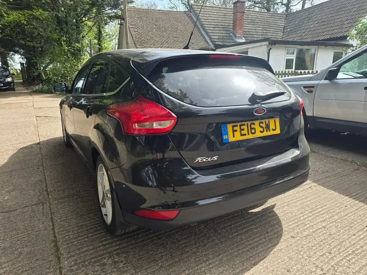 Used Ford Focus Zetec 120 HP (88 kW) 2016 Black Hatchback