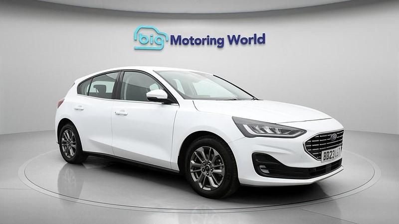 Used Ford Focus Titanium 125 HP (91 kW) 2023 White Hatchback