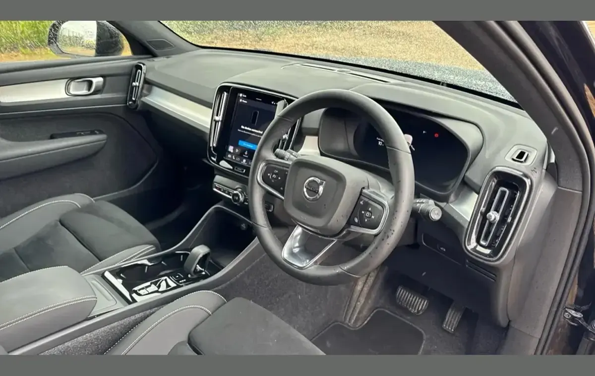Used Volvo XC40 Plus 194 HP (142 kW) 2025 Black SUV