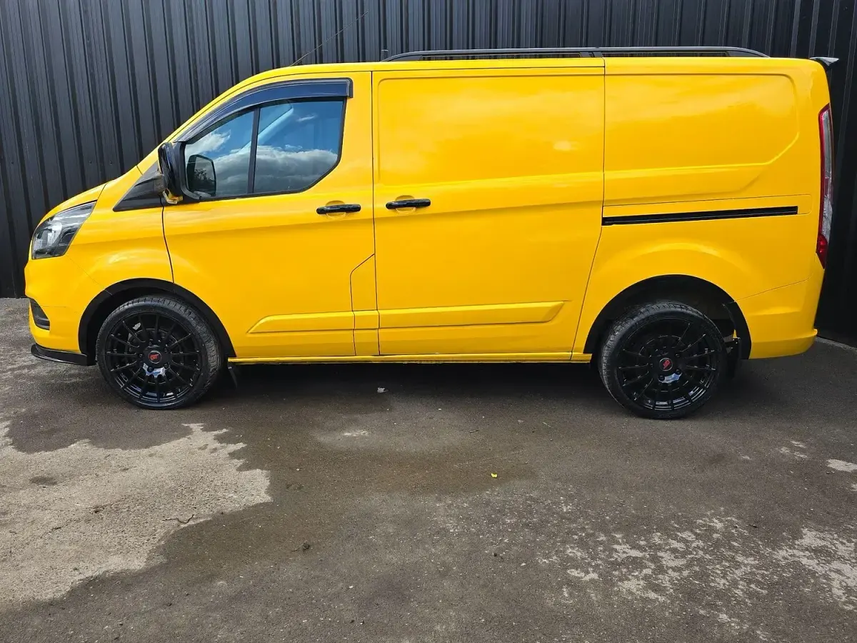 Used Ford Transit Custom 130 HP (95 kW) 2022 Yellow Van
