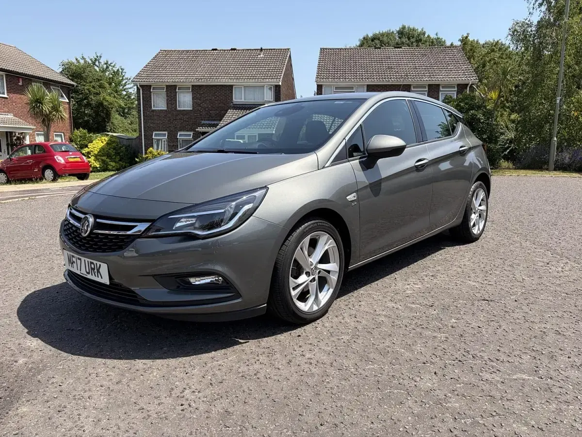 Used Vauxhall Astra SRi 150 HP (110 kW) 2017 Grey Hatchback