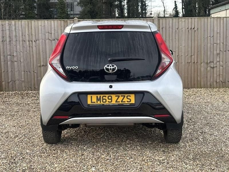 Used Toyota Aygo Trend 72 HP (52 kW) 2019 Silver Hatchback