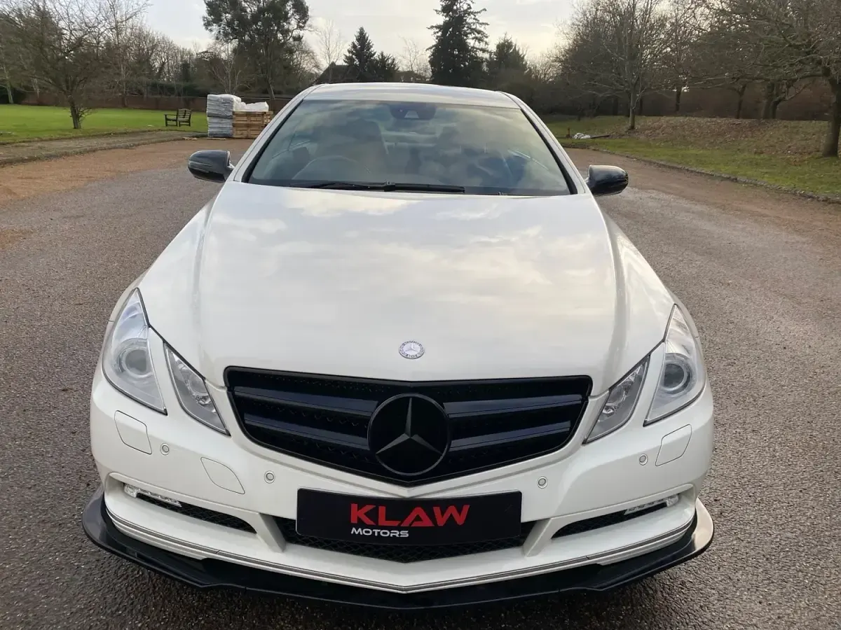 Begagnad Mercedes E350 2009 Vit Sportkupé