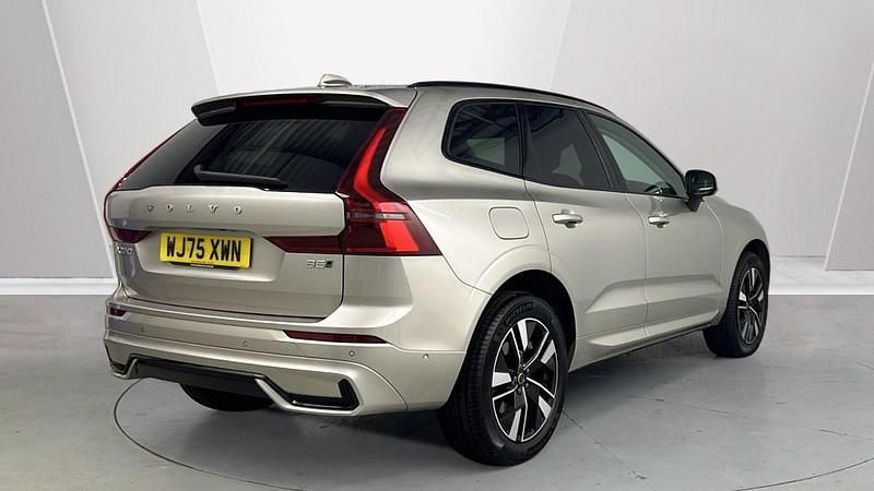 Used Volvo XC60 Plus 247 HP (181 kW) 2025 Gold SUV