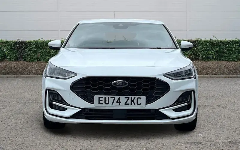 Used Ford Focus ST-Line X 125 HP (91 kW) 2024 White Hatchback