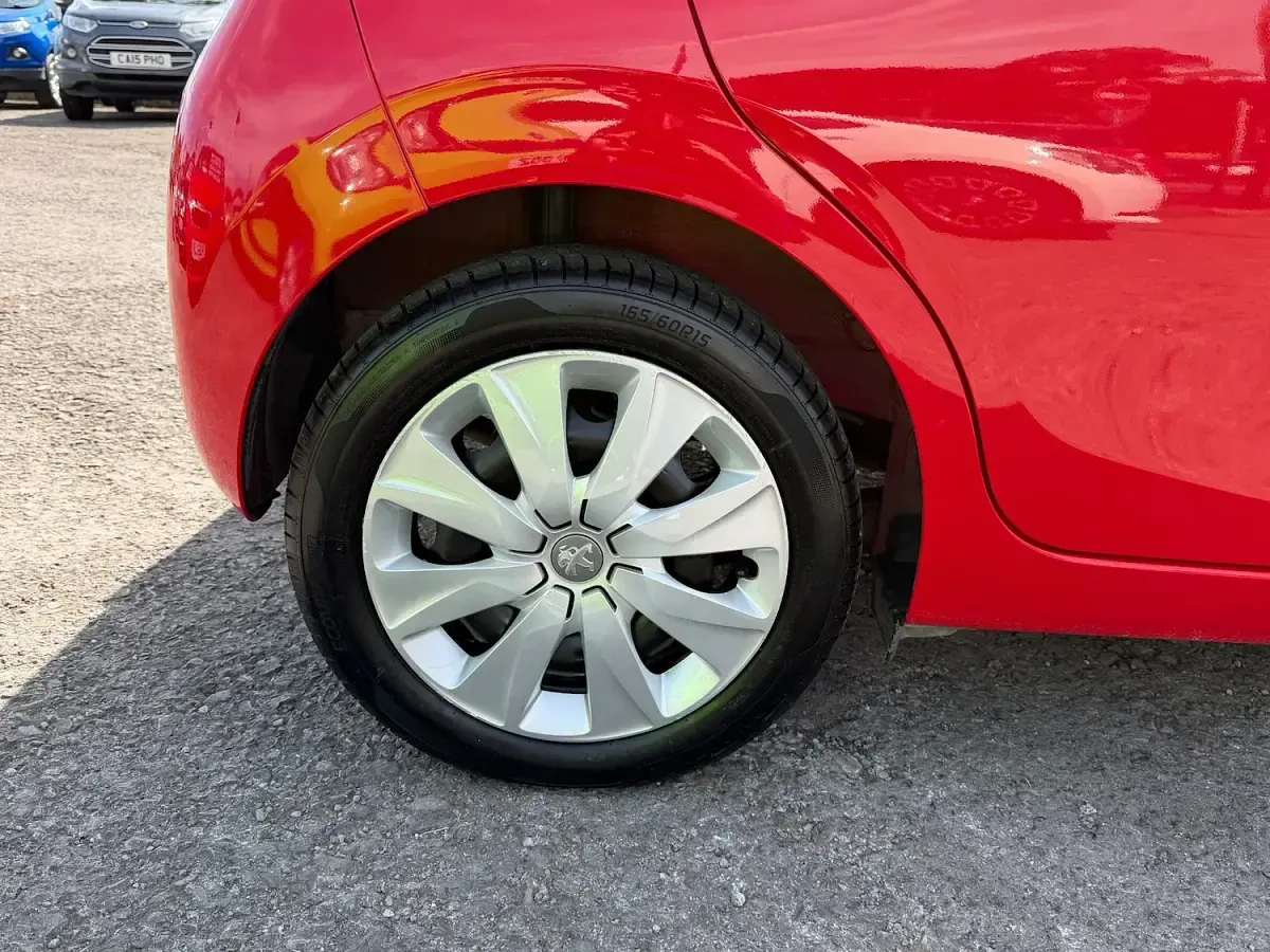 Used Peugeot 108 Active 68 HP (50 kW) 2017 Red Hatchback