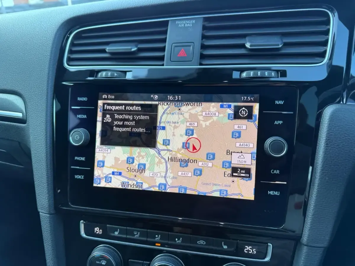 Używany VW Golf VII R 300 KM (220 kW) 2019 Żółty Hatchback