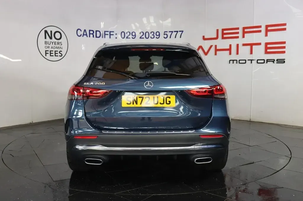 Usado Mercedes GLA200 AMG line 163 HP (119 kW) 2022 Azul SUV