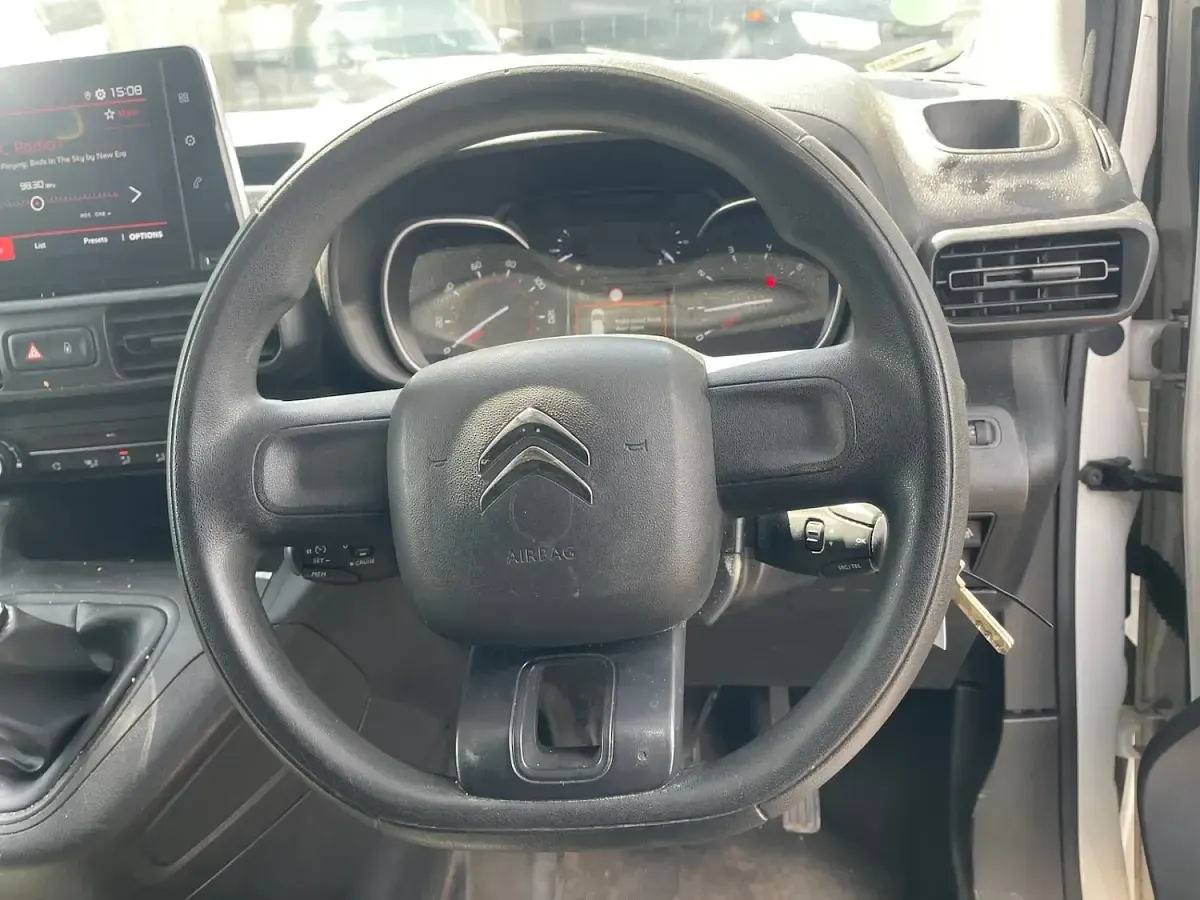 Used Citroën Berlingo 100 HP (73 kW) 2021 White MPV